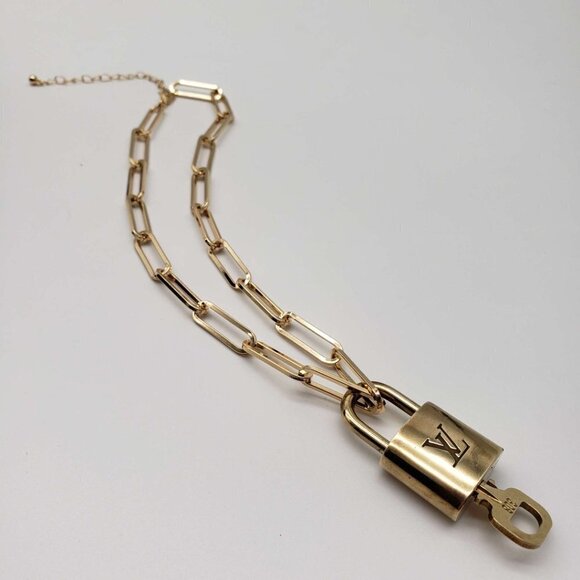 100% Auth Louis Vuitton Lock and Key Gold Color with Gold Plated Chain Necklace - Picture 4 of 8
